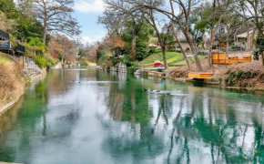 Riverfront Condo Next to Schlitterbahn Water Park!